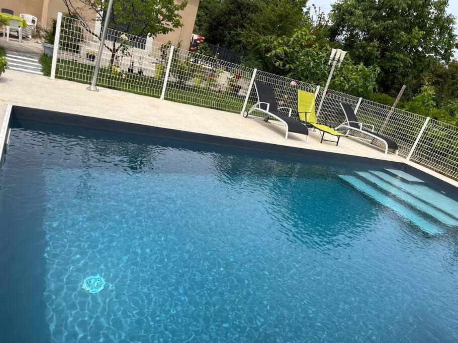 Villa Climatise Avec Piscine Et Jacuzzi Карпантра Экстерьер фото