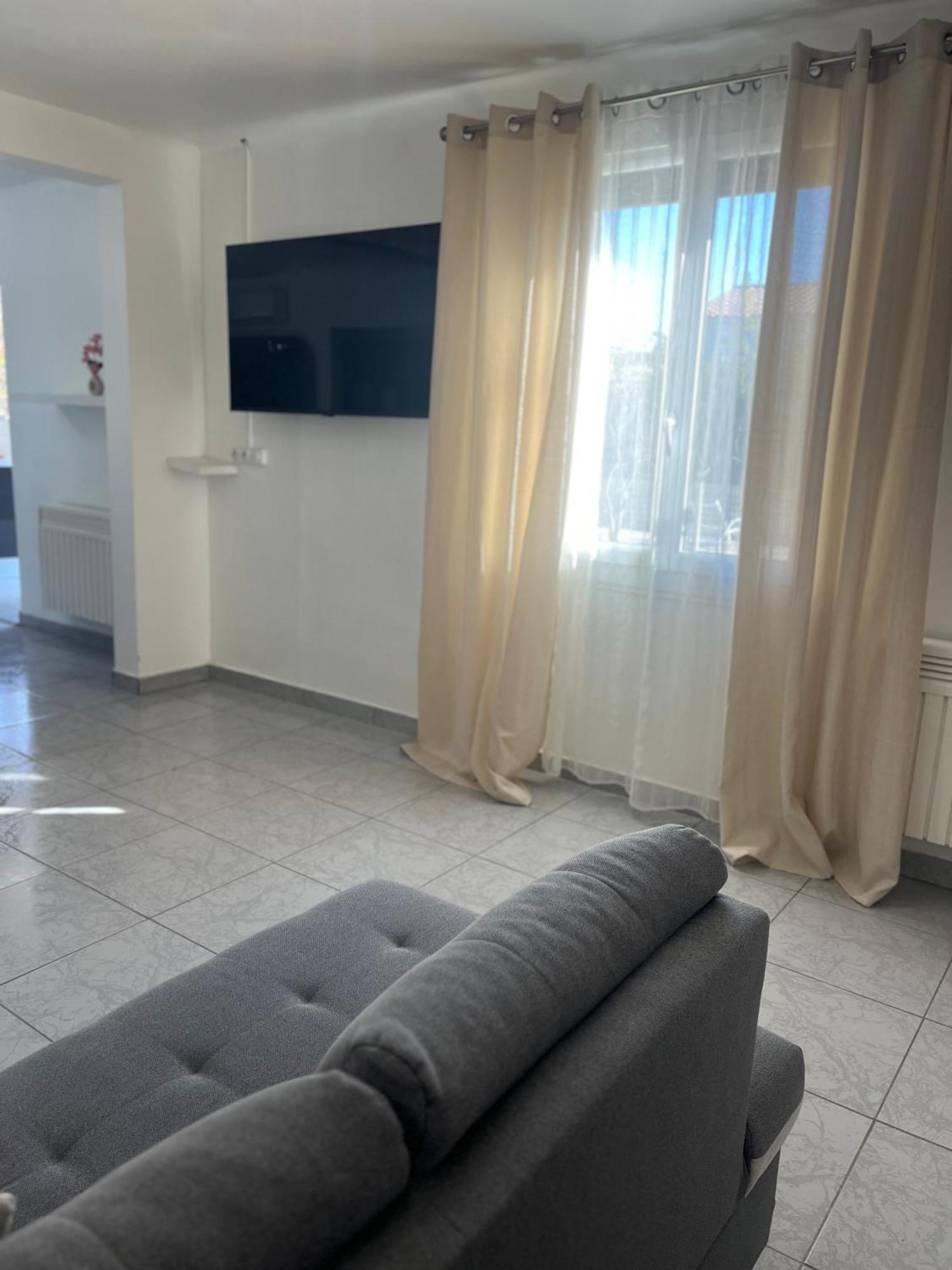 Villa Climatise Avec Piscine Et Jacuzzi Карпантра Экстерьер фото