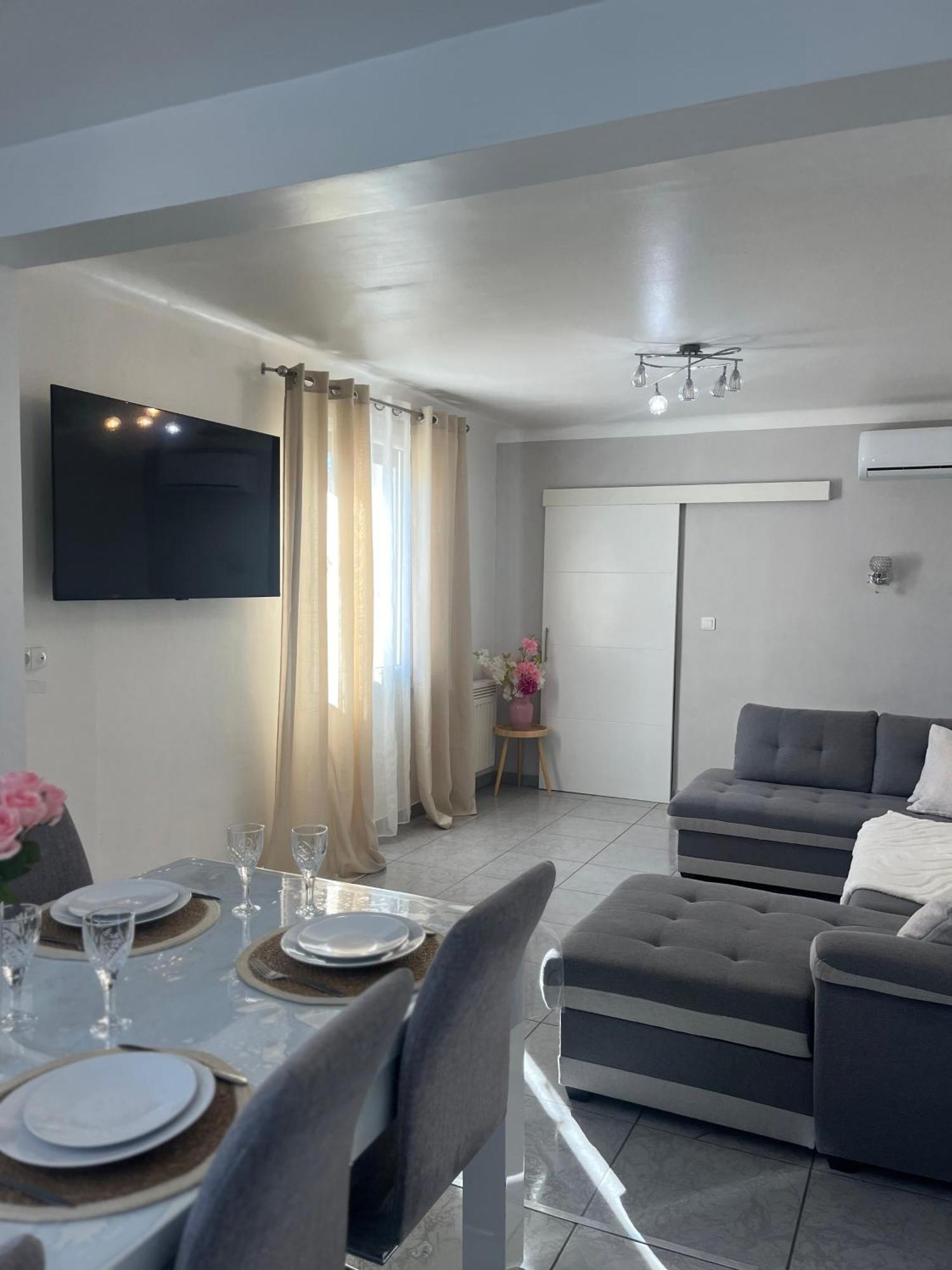 Villa Climatise Avec Piscine Et Jacuzzi Карпантра Экстерьер фото